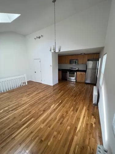 4 bed, $4,000 Photo 1