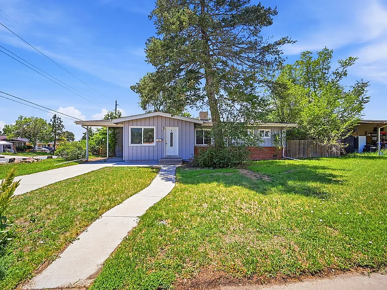 2400 Valley View Dr — Photo 3