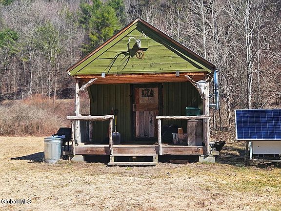 2nd image of 915 Mill Valley Road