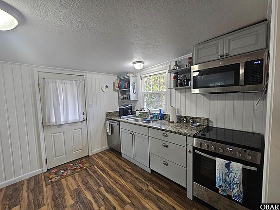 3rd image of 40036 N End Rd