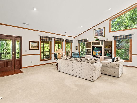 3rd image of 3819 Abbott Rd
