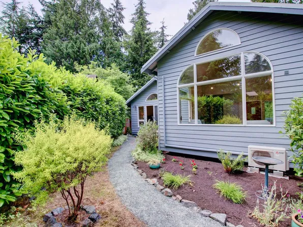 3656 Gamble St, Clinton, WA 98236