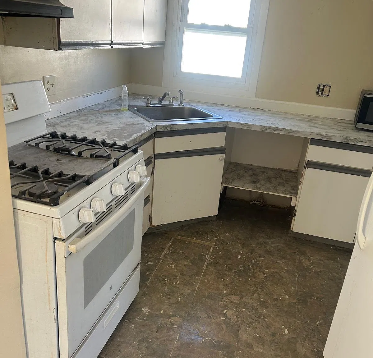 3 bed, $2,700 — Photo 2