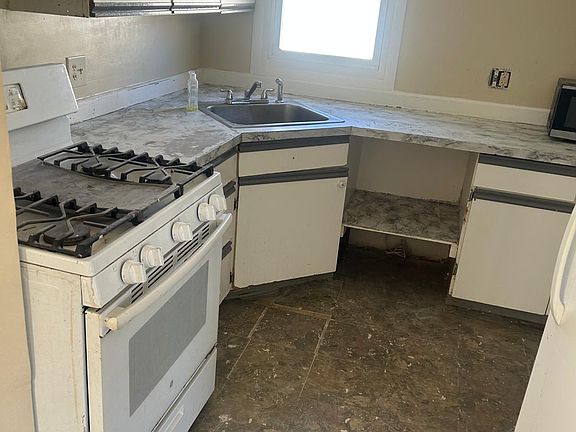 2nd image of 121 Tobey St