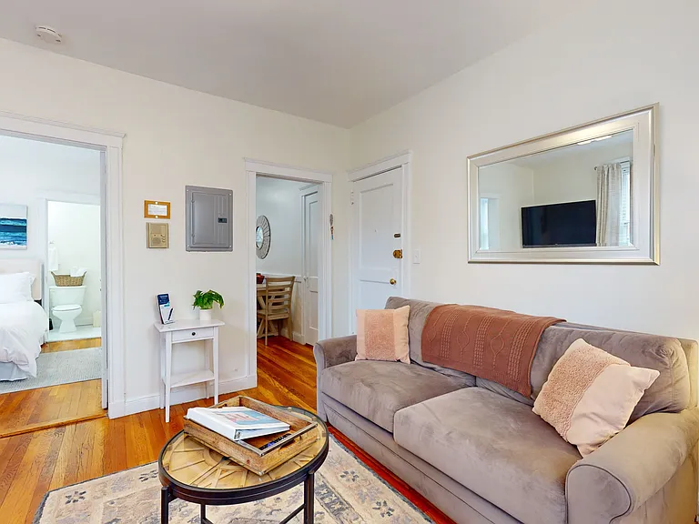 191 Kent St #3 — Photo 5