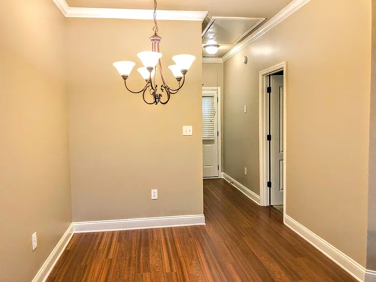 1121 Livingston Trl — Photo 23