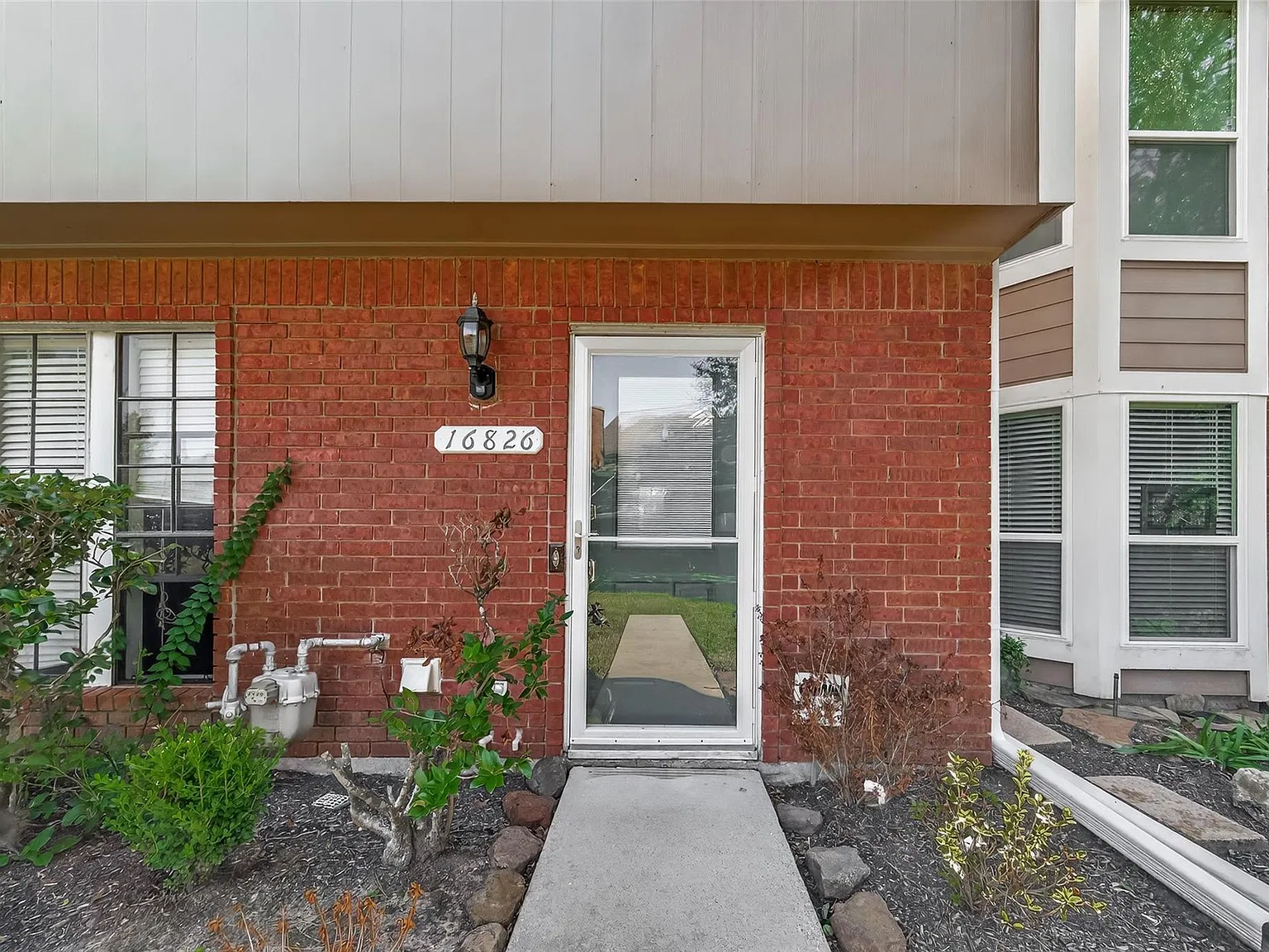3 bed, 2.5 bath, 1320 sqft, $2,000 — Photo 4