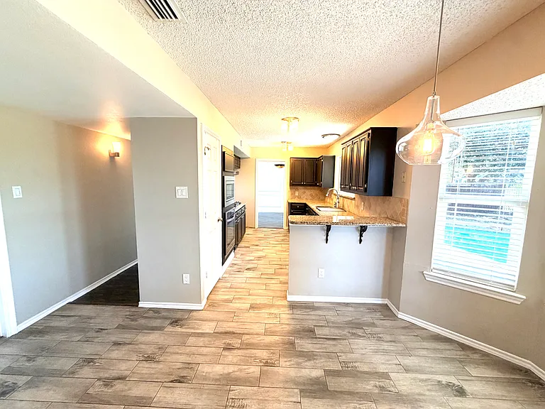 2417 Warwick Ave — Photo 13