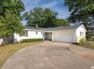 1816 40th Street Ct, Moline, IL 61265