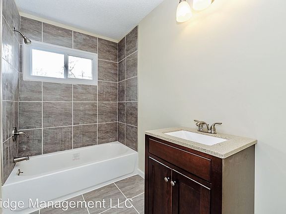 5th image of 7104 NW Kerns Dr