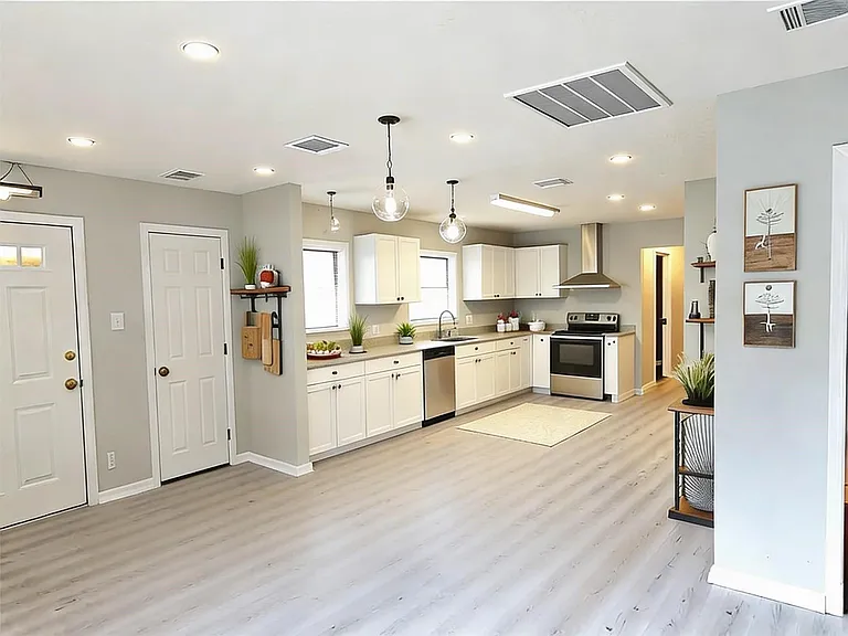 6301 Anderson St — Photo 3