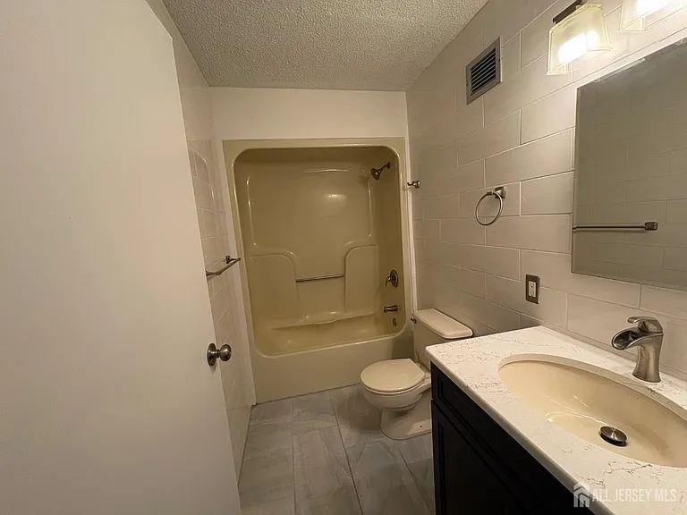 10 N Wood Ave #419 — Photo 8