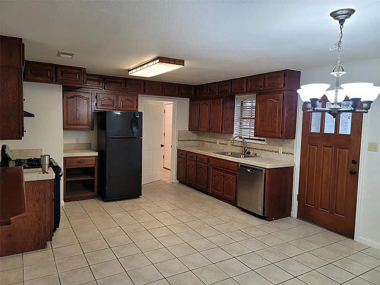 306 E Anderson Ave — Photo 2