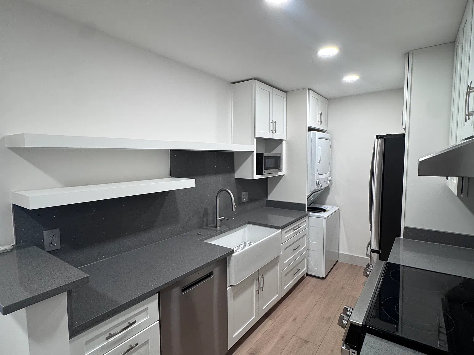 2 bed, 1000 sqft, $2,200 — Photo 3