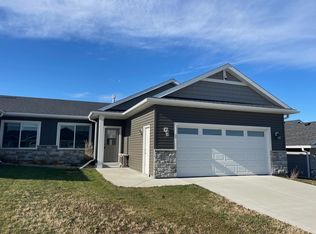 890 Tall Grass Ct, Wanamingo, MN 55983