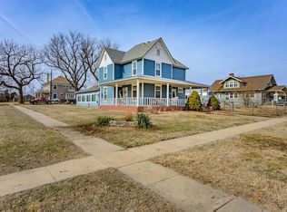 303 N Greenwood St, Eureka, KS 67045