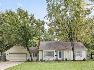 8643 Hiawatha Rd, Kansas City, MO 64114