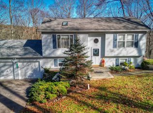 1159 Cardinal Ct, Bushkill, PA 18324