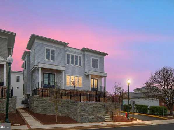 129 Park St NE #B, Vienna, VA 22180