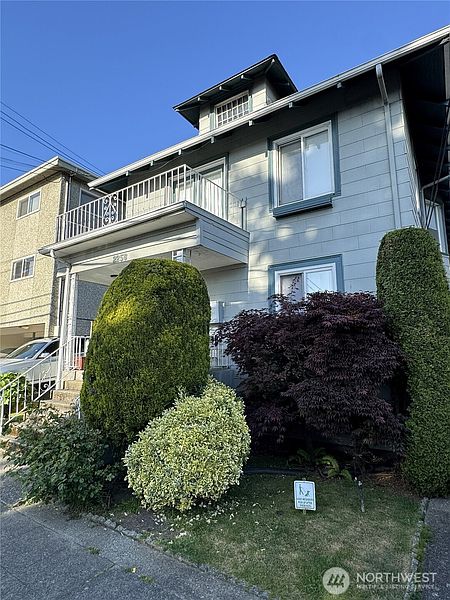 2nd image of 2258 14th Avenue W