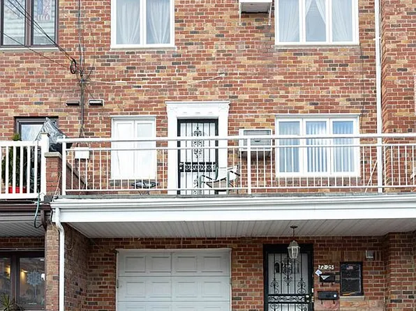 72-25 60th Ave, Maspeth, NY 11378