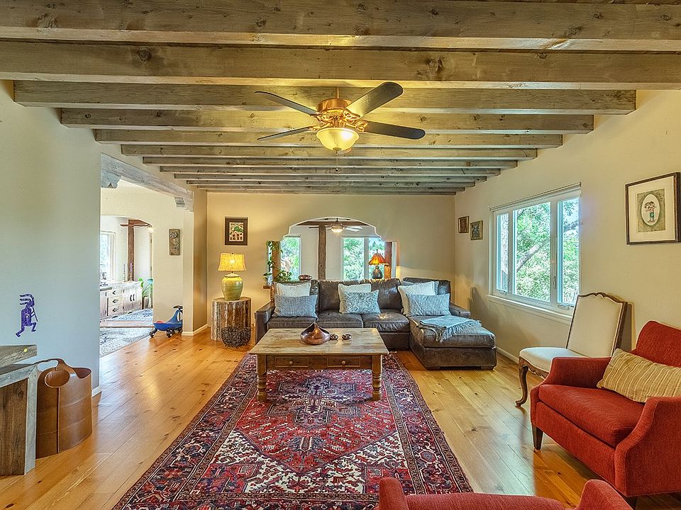 1st image of 631 Calle De Valdez