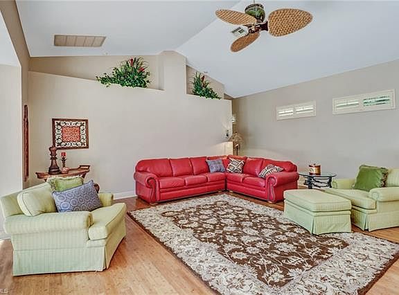 5th image of 572 Eagle Creek Dr