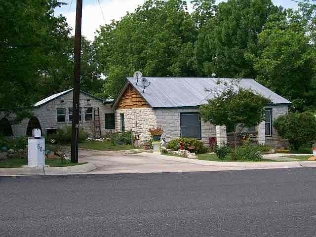 1st image of 607 E Avenue F