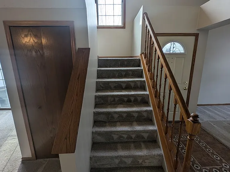 2583 Bedford Ct — Photo 3