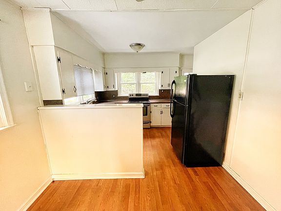 2nd image of 135 Barnard Ave