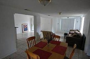 5th image of 2119 W Elm St