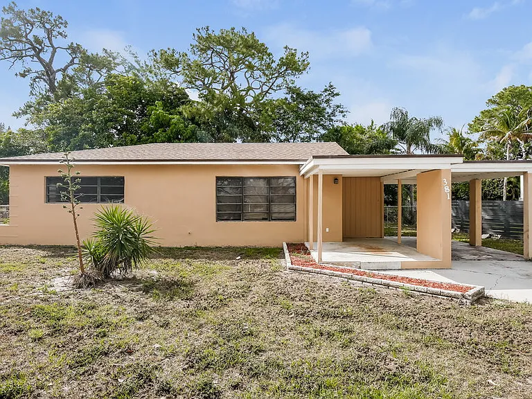 381 Carolina Ave — Photo 1