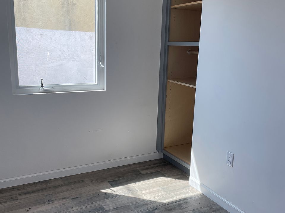 1st image of 946 1/2 S Holly St #1/2