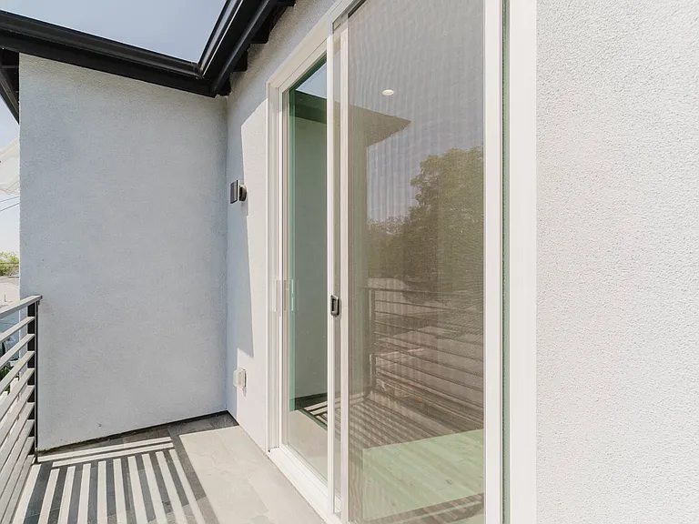 8107 Lemona Ave — Photo 14