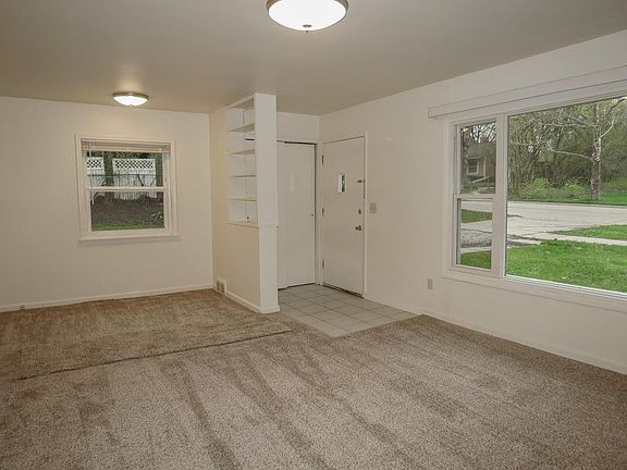 2nd image of 3550 Carolyn St