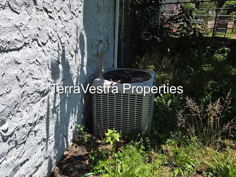 242 W Washington St — Photo 15