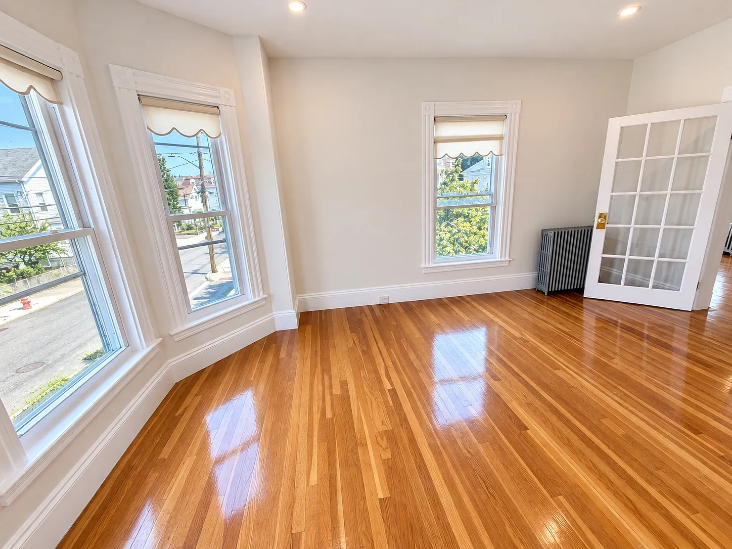 3 bed, 1200 sqft, $3,300 — Photo 3