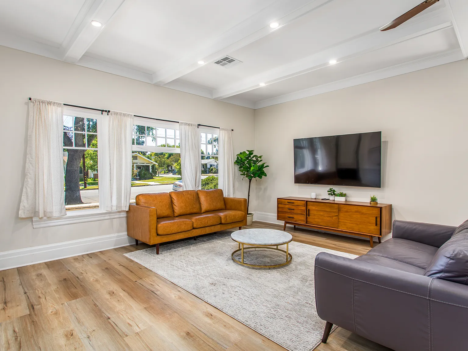 5 bed, 2850 sqft, $6,900 — Photo 4