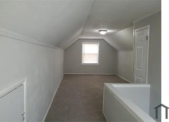 3 bed, 994 sqft, $1,300 — Photo 2