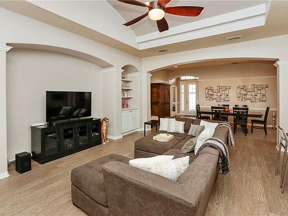 4th image of 9603 Greenpointe Dr