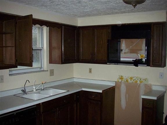 2nd image of 12060 Chardon Ln