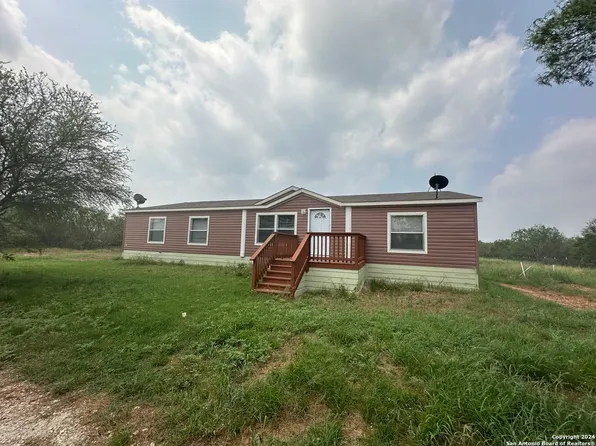 107 County Road 2670, Moore, TX 78061