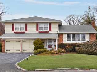 20 Thixton Dr, Hewlett, NY 11557