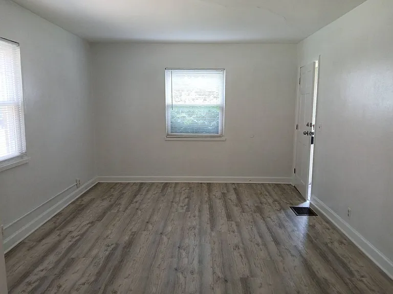 238 E Beechwood Ave — Photo 13