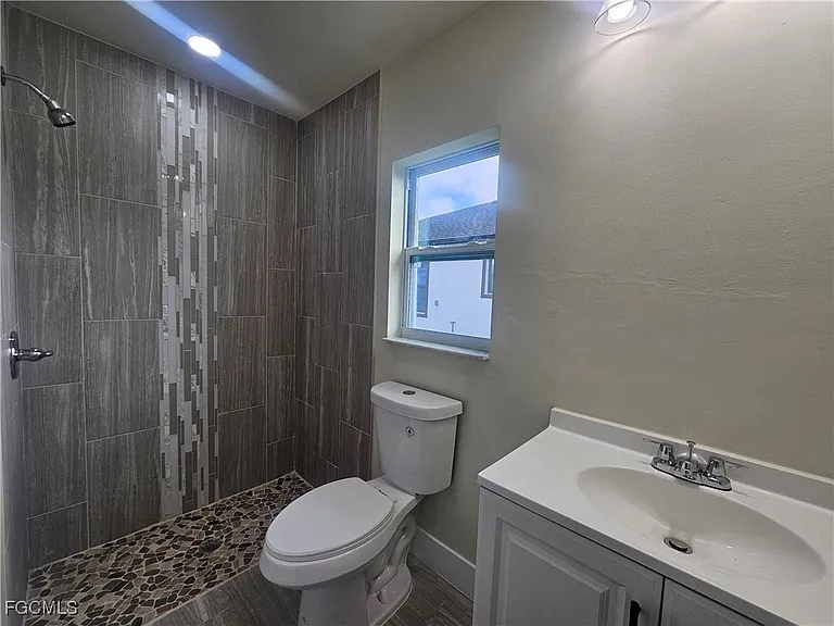 874 Apartment St E — Photo 16