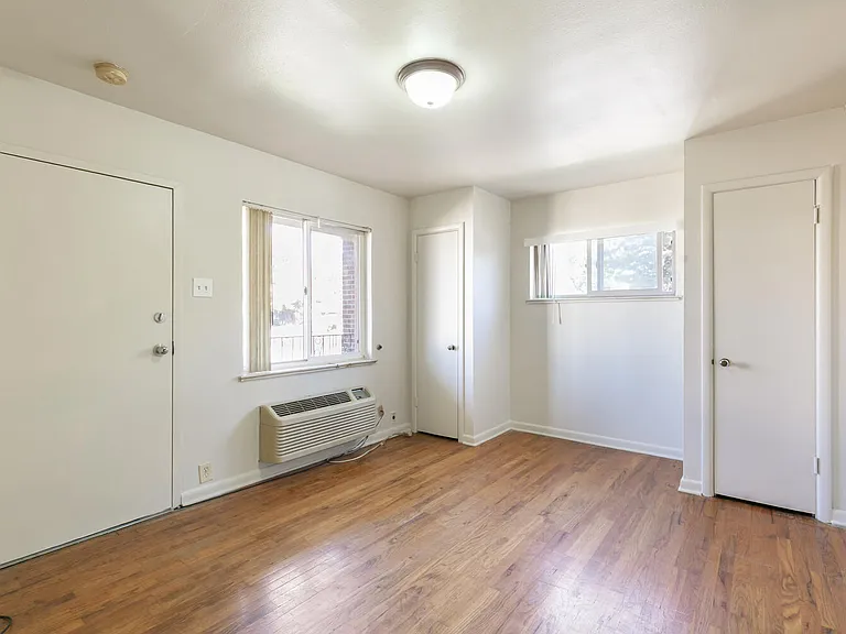 901 N Jasmine St — Photo 3