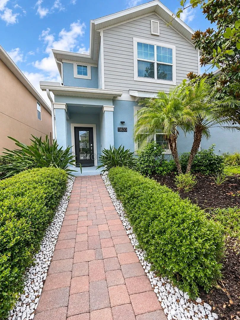 4 bed, 3.5 bath, 2600 sqft, $3,195 — Photo 1