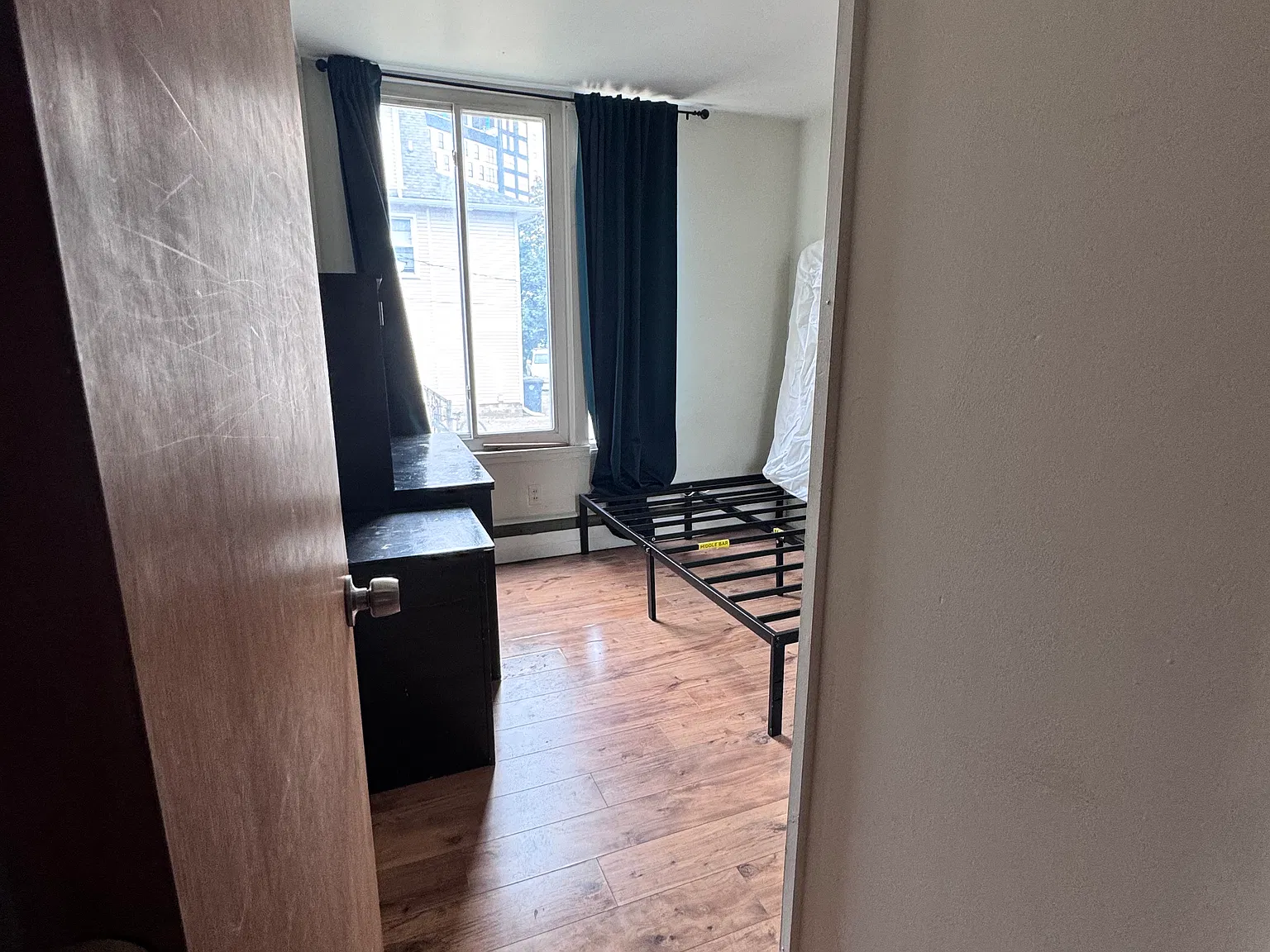 3 bed, 750 sqft, $2,400 — Photo 4
