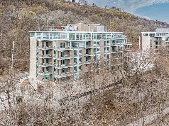 2nd image of 479 Charlton Ave E #302