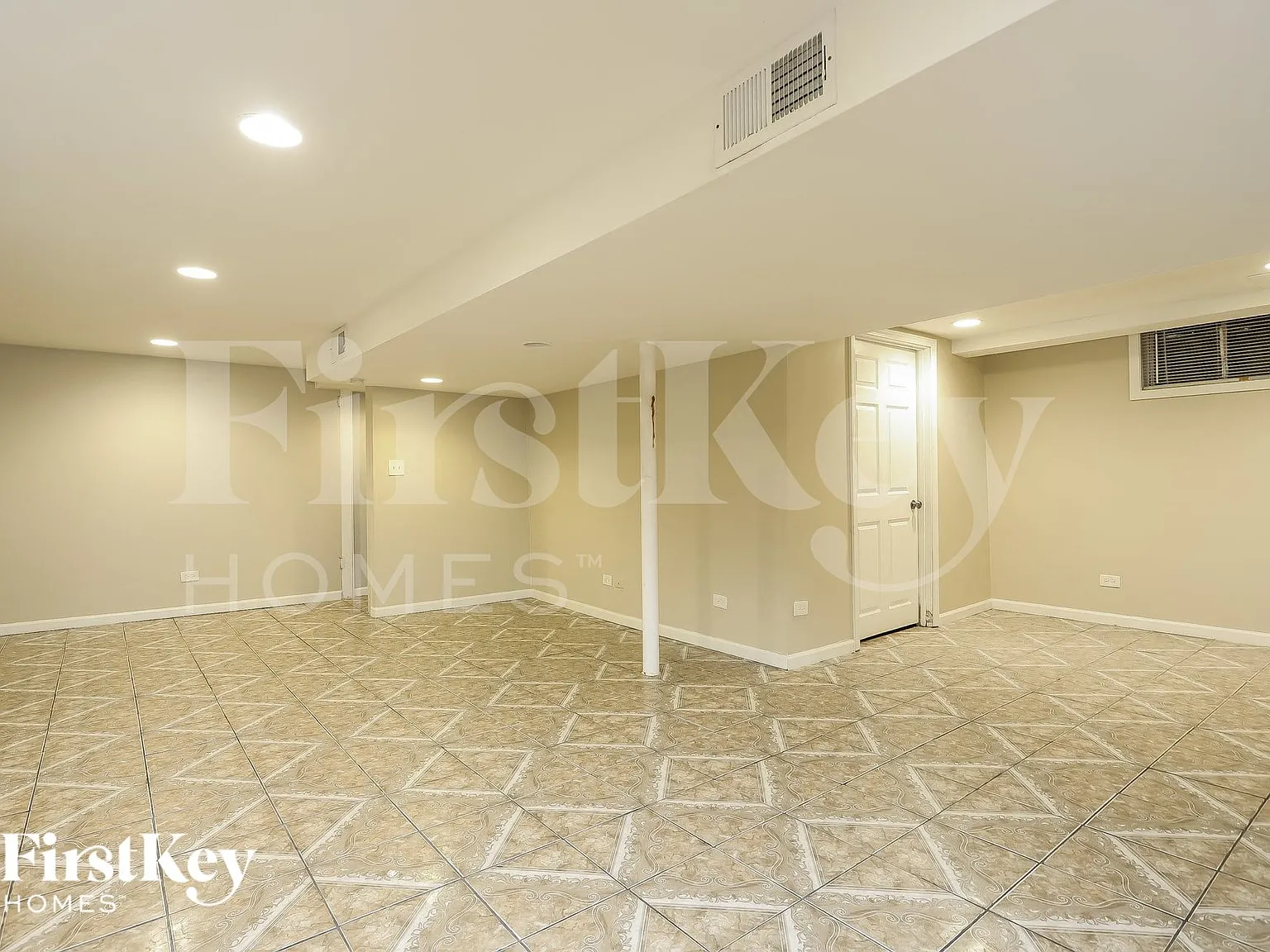 3 bed, 2.0 bath, 1150 sqft, $2,565 — Photo 3